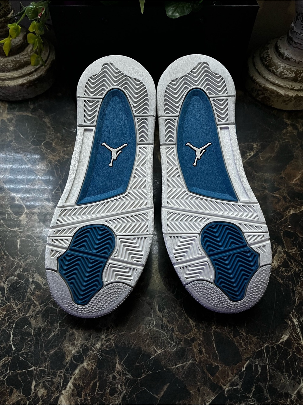 Jordan 4 Retro
Military Blue
Streetwear/Lifestyle Shoes
Size 2.5 Youth Unisex - Picture 7 of 9
